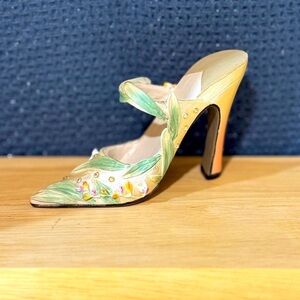 Nostalgia If The Shoe Fits—Garden Party Collectible “Small Flower”Miniature Shoe